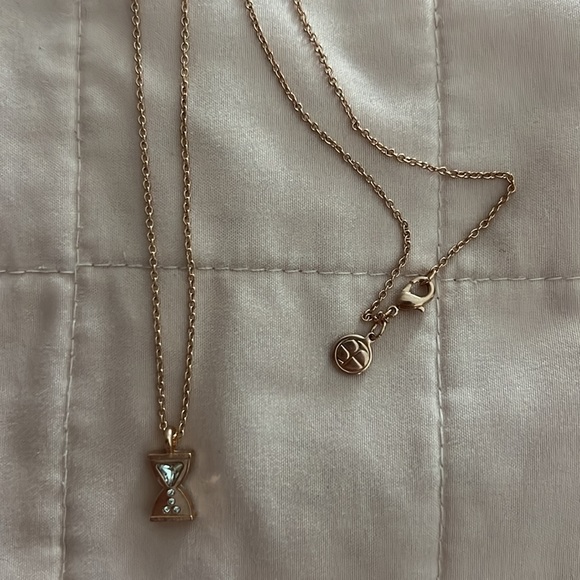 Rose Gold Hourglass Necklace⏳ - Picture 5 of 7